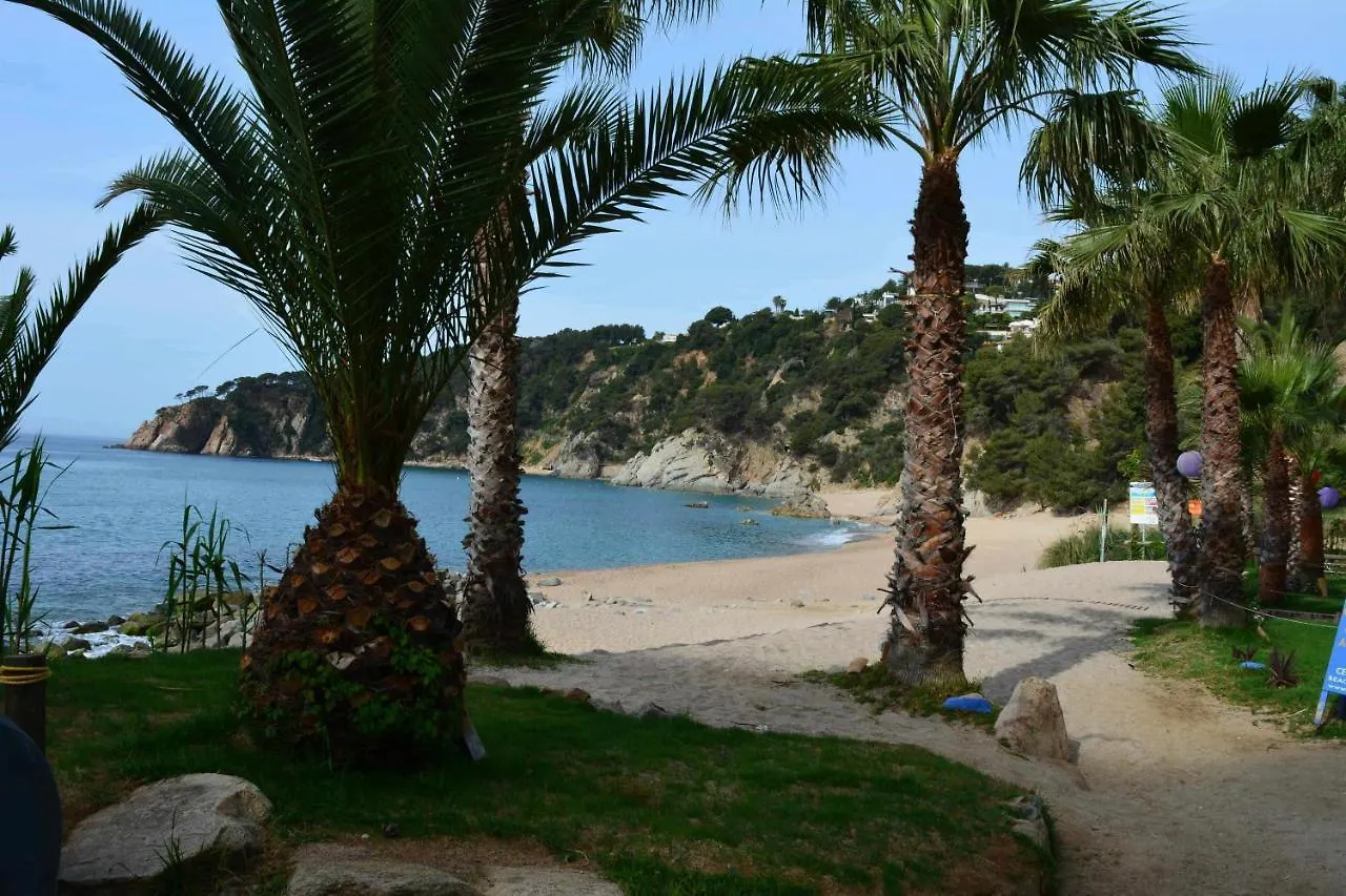 Casas Blanca 19 con piscina en playa Santa María de Llorell Tossa de Mar